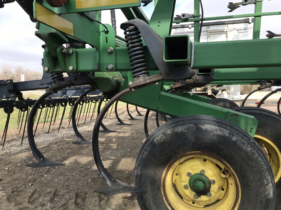 2009 John Deere 2210 Field Cultivator