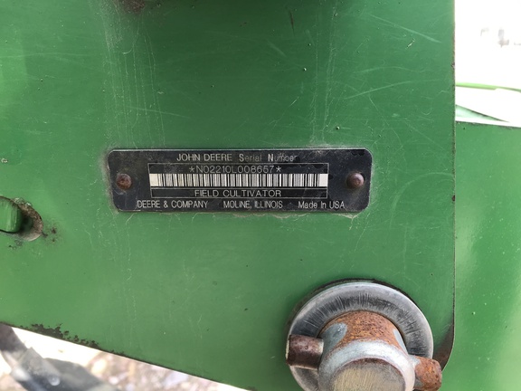 2009 John Deere 2210 Field Cultivator