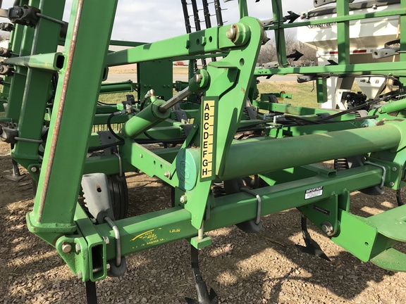 2009 John Deere 2210 Field Cultivator