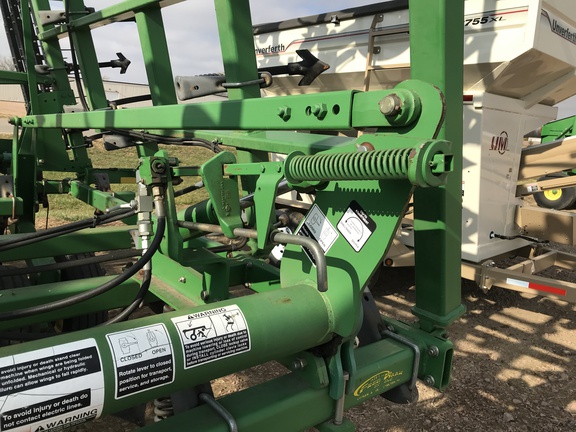 2009 John Deere 2210 Field Cultivator
