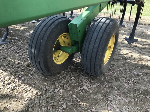2009 John Deere 2210 Field Cultivator