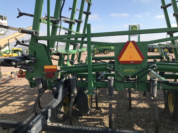 2009 John Deere 2210 Field Cultivator