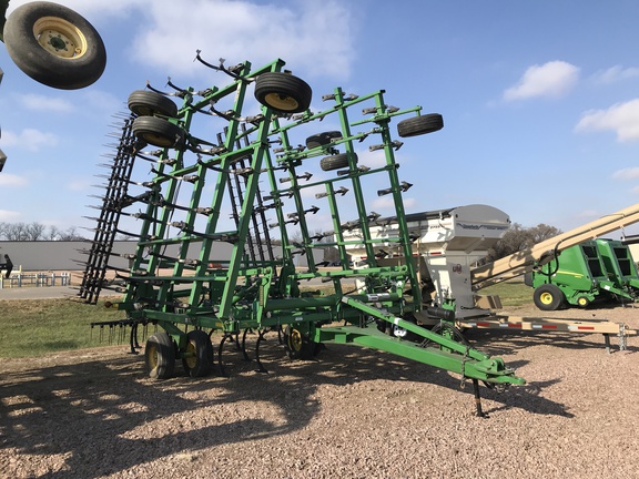 2009 John Deere 2210 Field Cultivator