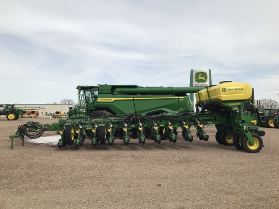 2024 John Deere 1775NT Planter