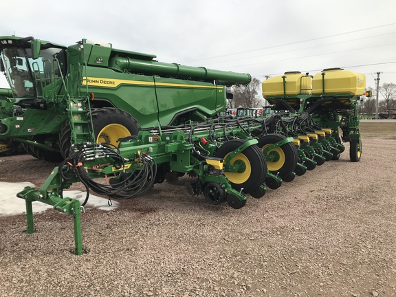 2024 John Deere 1775NT Planter