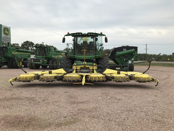 2021 John Deere 772 Header Forage
