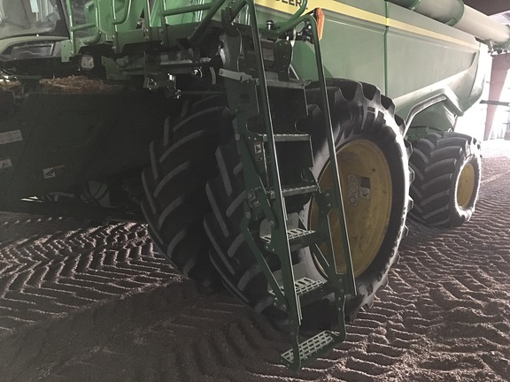 2022 John Deere X9 1100 Combine