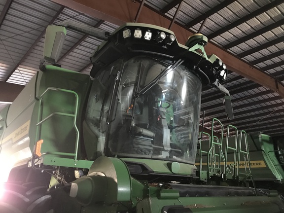 2022 John Deere X9 1100 Combine