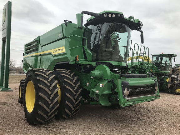 2022 John Deere X9 1100 Combine