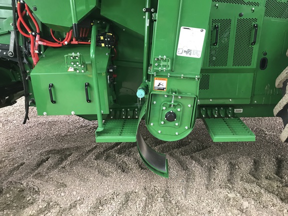 2022 John Deere X9 1100 Combine