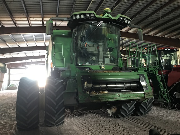 2022 John Deere X9 1100 Combine