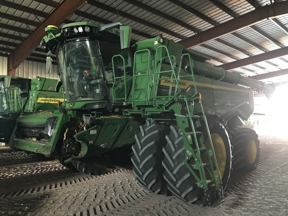 2022 John Deere X9 1100 Combine