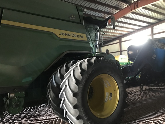 2022 John Deere X9 1100 Combine
