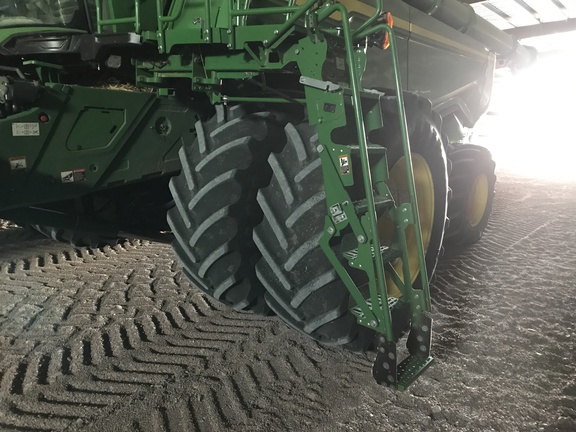 2022 John Deere X9 1100 Combine
