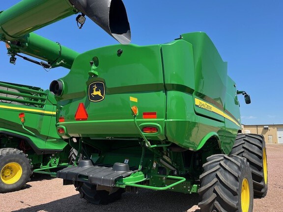 2022 John Deere S780 Combine