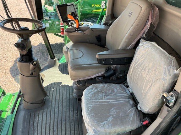 2022 John Deere S780 Combine