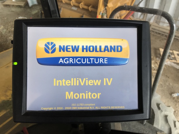 2015 New Holland Speedrower 220 Windrower