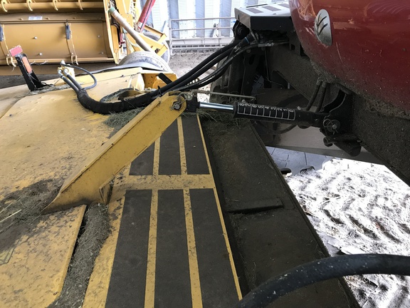 2015 New Holland Speedrower 220 Windrower