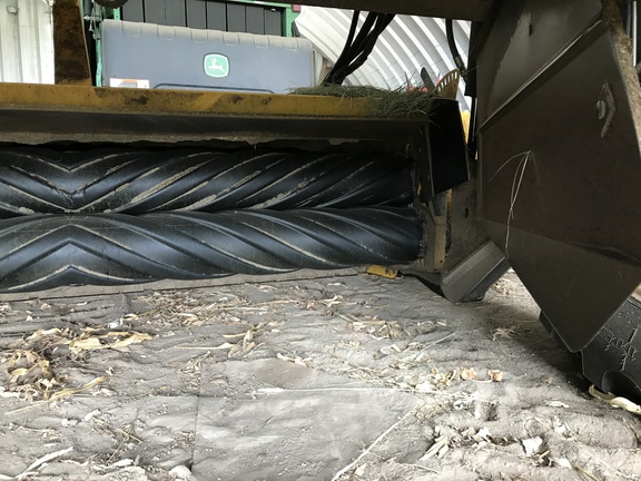 2015 New Holland Speedrower 220 Windrower