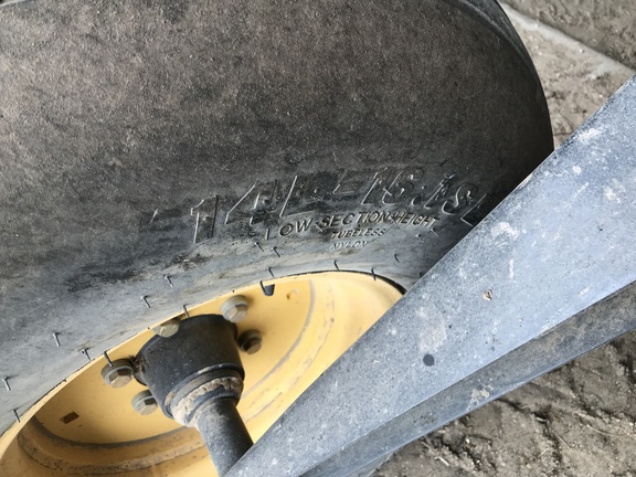 2015 New Holland Speedrower 220 Windrower