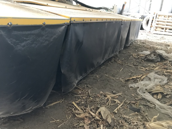 2015 New Holland Speedrower 220 Windrower