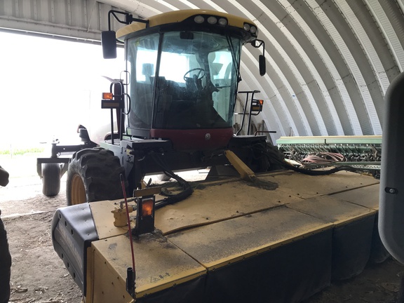 2015 New Holland Speedrower 220 Windrower