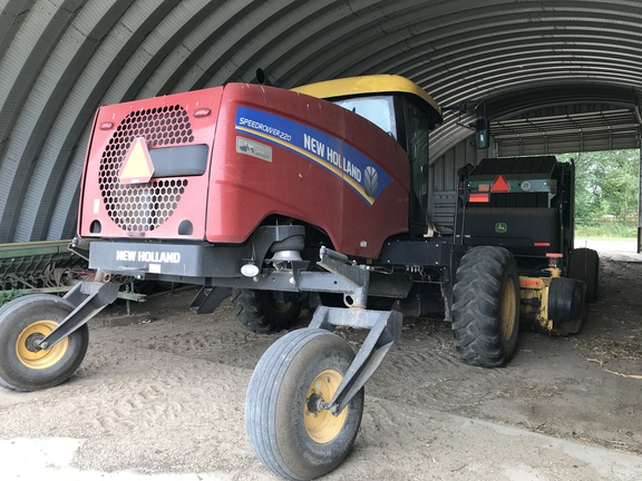 2015 New Holland Speedrower 220 Windrower