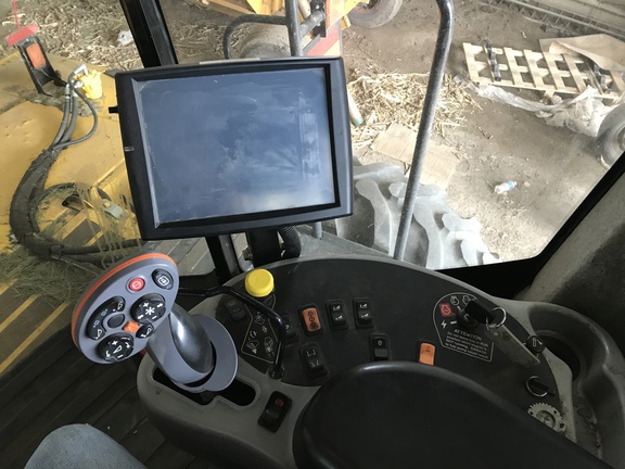 2015 New Holland Speedrower 220 Windrower