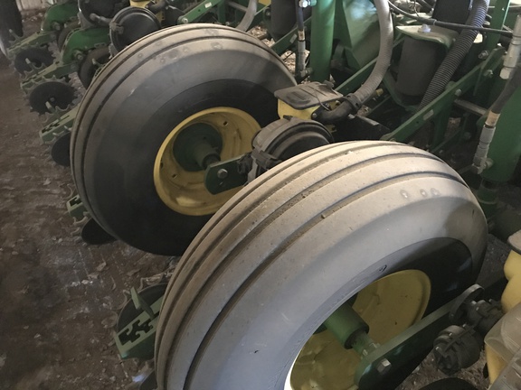 2012 John Deere 1770NT CCS Planter