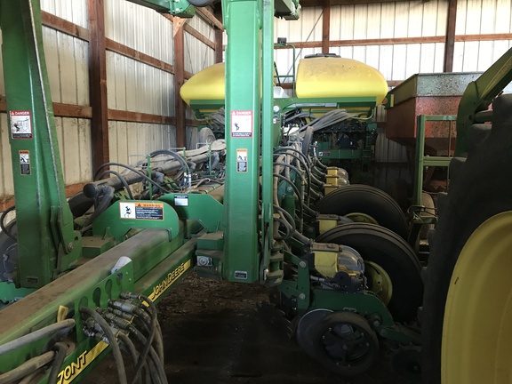 2012 John Deere 1770NT CCS Planter