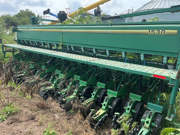 2000 John Deere 1530 Drill
