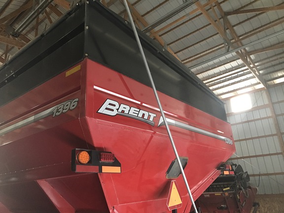 2015 Brent 1396 Grain Cart