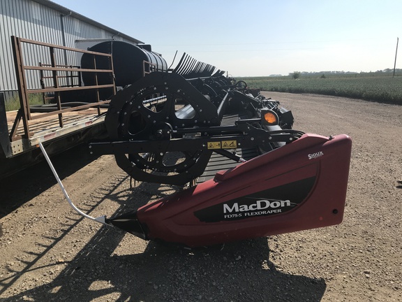 2018 MacDon FD75-35 Header Combine