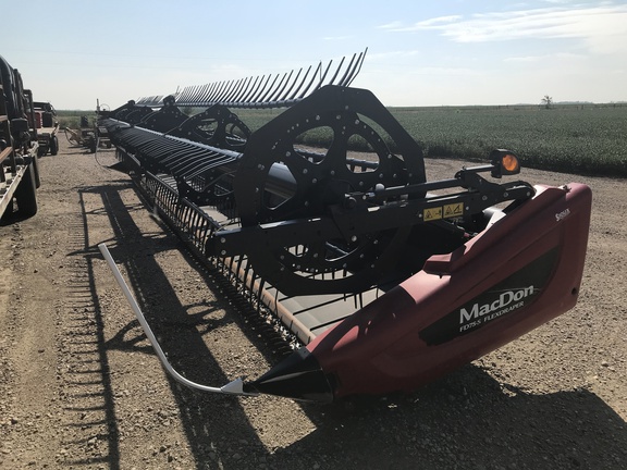 2018 MacDon FD75-35 Header Combine