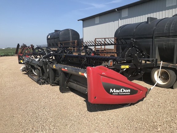 2018 MacDon FD75-35 Header Combine