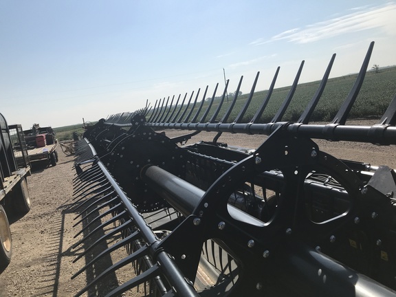 2018 MacDon FD75-35 Header Combine