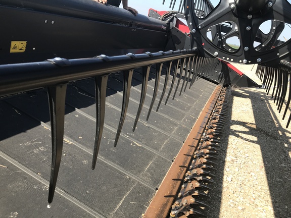 2018 MacDon FD75-35 Header Combine
