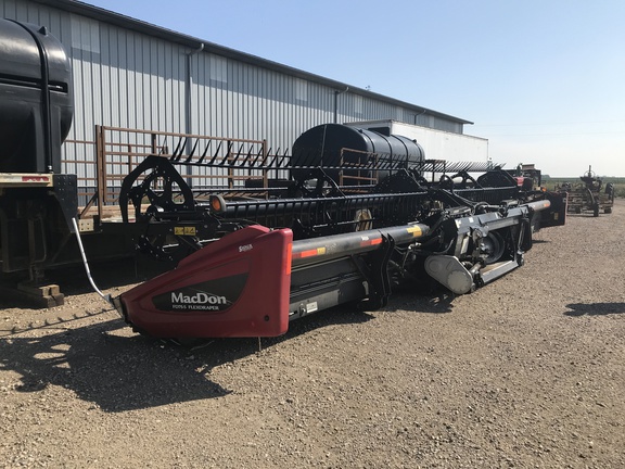 2018 MacDon FD75-35 Header Combine