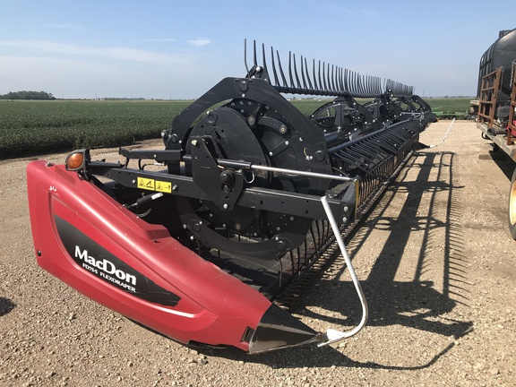 2018 MacDon FD75-35 Header Combine