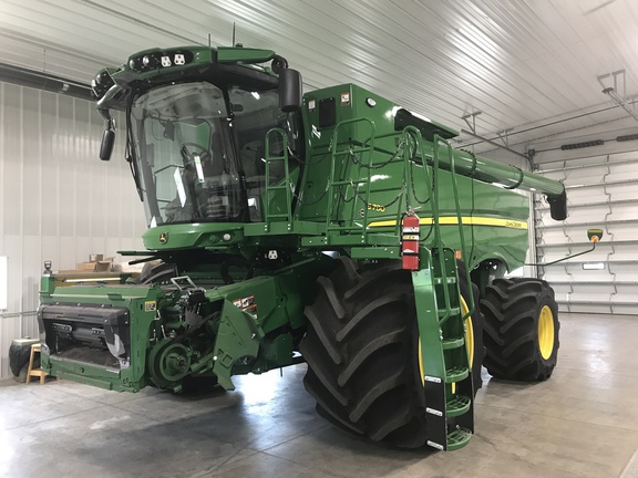 2024 John Deere S780 Combine