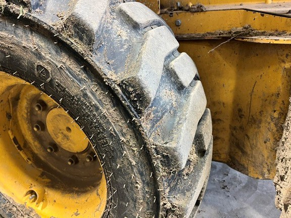 2015 John Deere 320E Skid Steer Loader