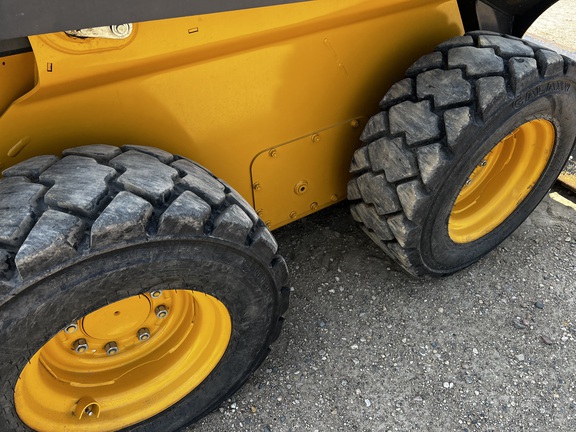 2022 John Deere 320G Skid Steer Loader