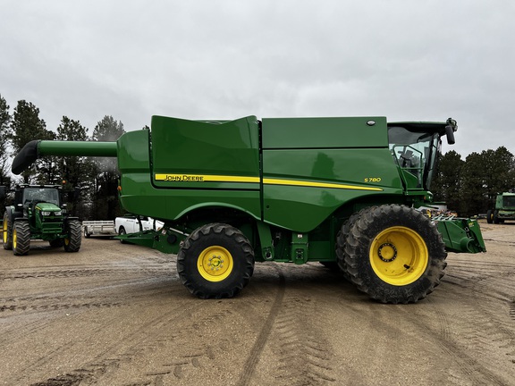 2022 John Deere S780 Combine