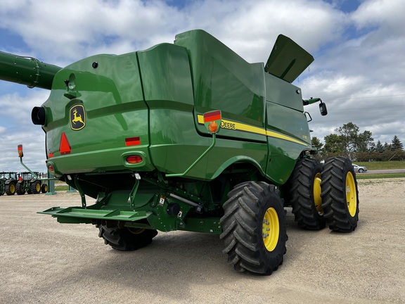 2022 John Deere S780 Combine