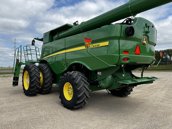 2022 John Deere S780 Combine