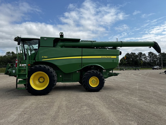 2022 John Deere S780 Combine