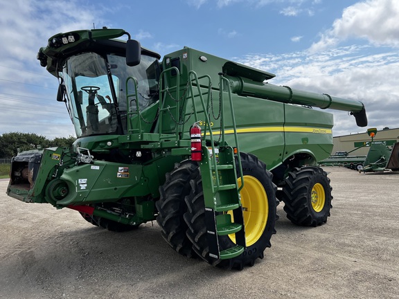 2022 John Deere S780 Combine