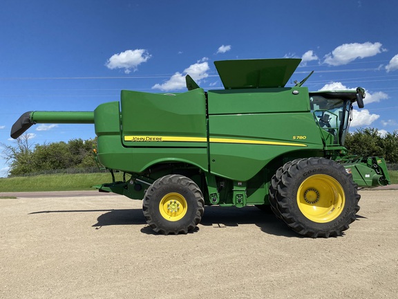 2022 John Deere S780 Combine