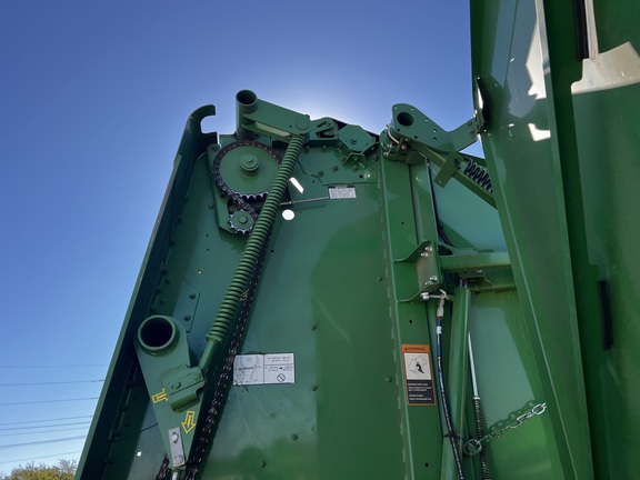 2022 John Deere 560M Baler/Round