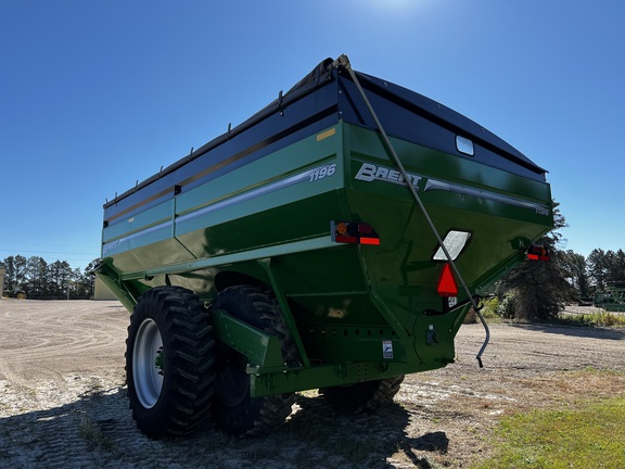 2022 Brent 1196 Grain Cart